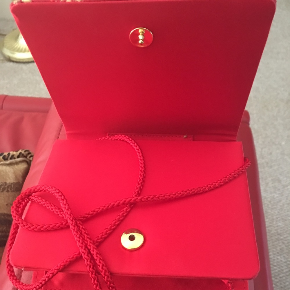 Life is amazing in red! The perfect bag! - Picture 2 of 5